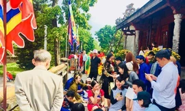 Du khách vào Đại nội Huế trẩy hội vui Xuân