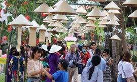 Huế tưng bừng ngày hội chợ quê