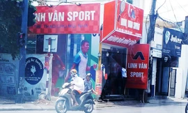 Gần 1 năm trời, các cơ quan chức năng TP Huế không cưỡng chế nổi mỗi công trình xây dựng trái phép lấn lộ giới Quốc lộ 49 tại số 149 Bà Triệu - Huế