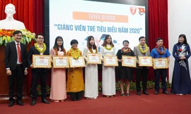 18 gương mặt giảng viên trẻ tiêu biểu Đại học Huế năm 2020 đã được tuyên dương dịp kỷ niệm Ngày nhà giáo Việt Nam 20/11.