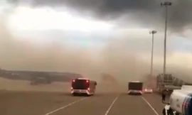 Hoạt động thi công dự án nhà ga T2 Cảng HKQT Phú Bài đã tạm dừng sau khi 'bão bụi' từ công trình này xâm nhập dày đặc khu vực sân đỗ tàu bay thuộc sân bay Phú Bài.