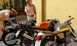 Số mô tô hạng sang này được phát hiện, tạm giữ để xác minh điều tra từ vi phạm của ô tô lắp thùng sau không đúng thiết kế