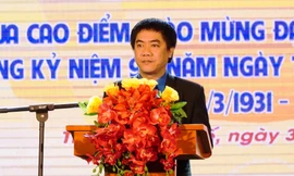 Anh Trần Gia Công, Ủy viên Thường vụ Trung ương Đoàn, Bí thư Tỉnh Đoàn TT-Huế phát động đợt thi đua cao điểm.