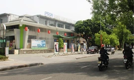 Khu nhà, đất ở vị trí đắc địa bậc nhất xứ Huế, được ví "đất vàng" hiện vướng lùm xùm về đấu giá thuê mặt bằng, hạ tầng, với những nghi ngờ về bất thường, khuất tất trong xử lý hồ sơ dự đấu giá