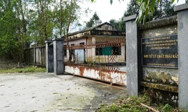 Khu xử lý chất thải rắn Lộc Thủy có trị giá đầu tư nhiều triệu USD đóng cửa giữa chừng từ nhiều năm nay.