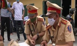 Các "thùng bánh" trên xe giường nằm mang BKS Quảng Trị.