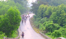 Đường đua Coup de Huế 2019 với lộ trình Huế - A Lưới và ngược lại có sự tham gia của VĐV Lersak Inchai (ảnh Võ Nhân)