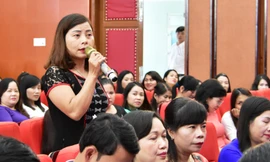 Giáo viên mầm non vùng cao bày tỏ tâm tư, chia sẻ về những khó khăn gặp phải trong công tác với Chủ tịch UBND tỉnh và lãnh đạo ngành giáo dục TT-Huế