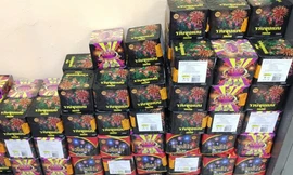 Rùng mình phát hiện hơn 4.300 viên pháo có thể phát nổ bất cứ lúc nào trên xe giường nằm chở nhiều hành khách