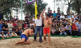 Khai hội vật làng Thủ Lễ truyền thống