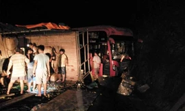 Hiện trường xe khách lao vào núi trong đêm tại TT-Huế