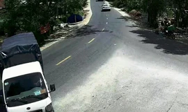 Hình ảnh chiếc xe tải do Trường điều khiển từ thành phố Huế về Hương Thọ để trộm củi 