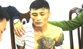 Cận cảnh công an bắt giữ đối tượng hung tợn tàng trữ hàng trăm viên ma túy