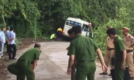 Công an xử lý hiện trường vụ tai nạn 