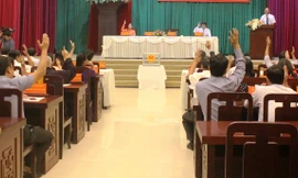 HĐND TP Huế họp, biểu quyết thông qua các nội dung miễn nhiệm chức danh Phó Chủ tịch, Chủ tịch và bầu bổ sung chức danh Chủ tịch UBND thành phố Huế (ảnh Thái Hùng)