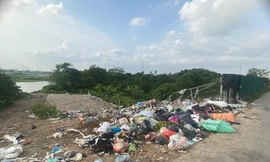Nước thải và rác bóp nghẹt cuộc sống người dân ngoại thành Hà Nội 