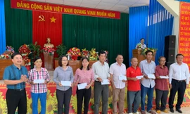 Thăm hỏi, tặng quà mẹ Việt Nam anh hùng và các gia đình có công tại tỉnh Phú Yên 