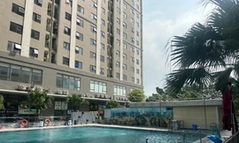 Bể bơi nằm giữa toà CT2 và CT3 của chung cư IEC Residences.