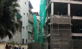 Người dân mất ngủ, 'hứng đủ' bụi bặm từ công trình cải tạo trường tiểu học ở Hà Nội