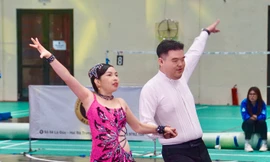 Hơn 100 người tham gia giải khiêu vũ dành cho người khiếm thị