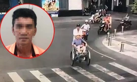 Hình ảnh ông D. chở vị khách người Nhật được camera an ninh ghi lại.