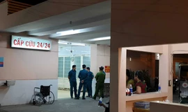 Lực lượng chức năng phong toả hiện trường, điều tra vụ việc.