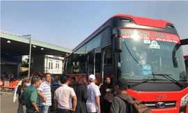 Người dân bắt đầu rời TPHCM về quê đón Tết.