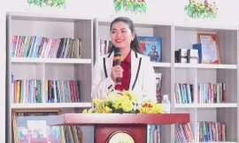 Bà Như trấn an khách hàng sáng 19/9.