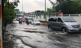 Người dân Sài Gòn nói gì khi nâng đường Nguyễn Hữu Cảnh để chống ngập? 