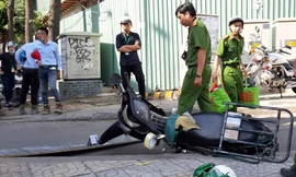 Nam thanh niên nhập viện vì bị tấm gỗ công trình cao ốc rơi trúng đầu