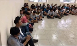 Hàng chục con bạc bị tạm giữ.