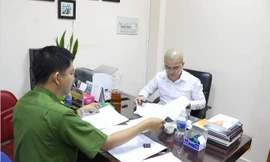 Công an làm việc với Luyện tại trụ sở công ty Alibaba ngày 18/9.