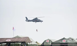 Binh sĩ và người dân Việt Nam và Campuchia diễn tập cứu nạn tại biên giới