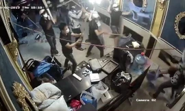 Hỗn chiến kinh hoàng, hàng chục côn đồ đập nát nhà hàng ở trung tâm Sài Gòn