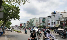 Cầu Nguyễn Văn Cừ, khu vực nhiều người bị H đâm gây thương tích.