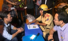 Uống 15 lon bia vẫn lái ô tô, tài xế khăng khăng 'tôi đâu có say'