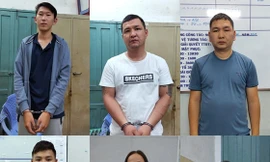 Các đối tượng móc túi bị công an bắt.