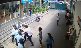 Vụ ẩu đả được camera an ninh bệnh viện ghi lại.