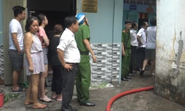 Căn nhà bị cháy nằm sâu trong hẻm nhỏ.