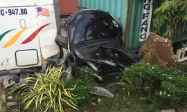 Container tông ô tô 4 chỗ ở cửa ngõ Sài Gòn, 5 người chết