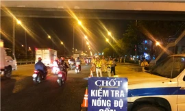 Trắng đêm theo chân CSGT kiểm tra ma tuý tài xế xe container