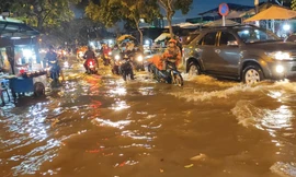 TP HCM triều cường dâng cao giao thông hỗn loạn 