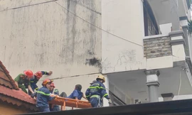 Rơi từ tầng 3 khi đang sơn tường, người đàn ông thoát chết nhờ mái ngói nhà hàng xóm