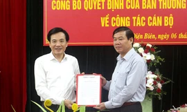 Công bố quyết định của Bộ Chính trị về công tác cán bộ