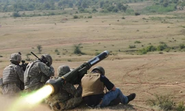 Vừa tuyên bố đấu tranh để giành lại Crimea, Ukraine lại tính mua tên lửa Mỹ