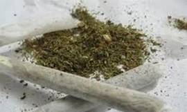 Xem thiếu gia Hà thành quấn 'pin', hút 'cò'