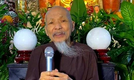 Thời điểm cảnh sát khám xét hộ bà Cúc, nơi đặt “Tịnh thất Bồng Lai”. Ảnh: Tân Châu 