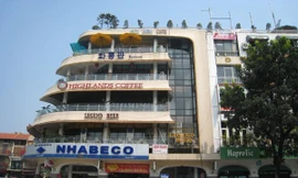 Nghĩ từ những xô lệch ở đường Lê Văn Lương: Cóc kiện trời 