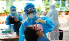 Trẻ mắc COVID-19 điều trị tại Bệnh viện Nhi Đồng 2 