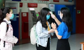 Sinh viên năm thứ nhất Trường ĐH Lâm nghiệp làm thủ tục nhập học hôm 13/2. Ảnh: Lê Hoàn 